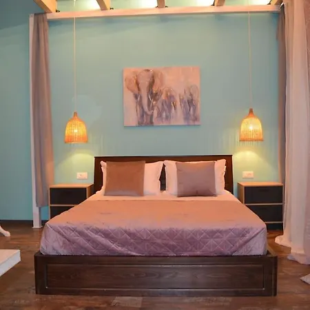 Zephyr Luxe Sea And Mountain View Apartment