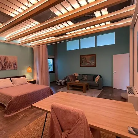 Zephyr Luxe Sea And Mountain View Апартаменты