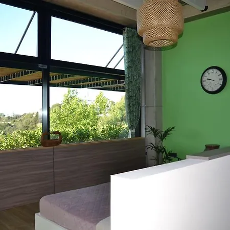 Zephyr Luxe Sea And Mountain View Апартаменты *