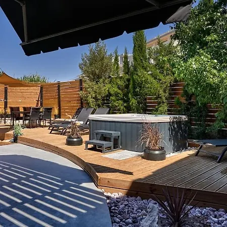 Апартаменты Zephyr Luxe Sea And Mountain View Sgourou